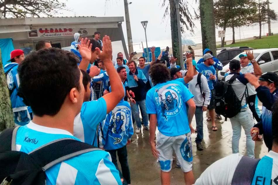 Torcida do Londrina em Santos (Foto: Reprodução)