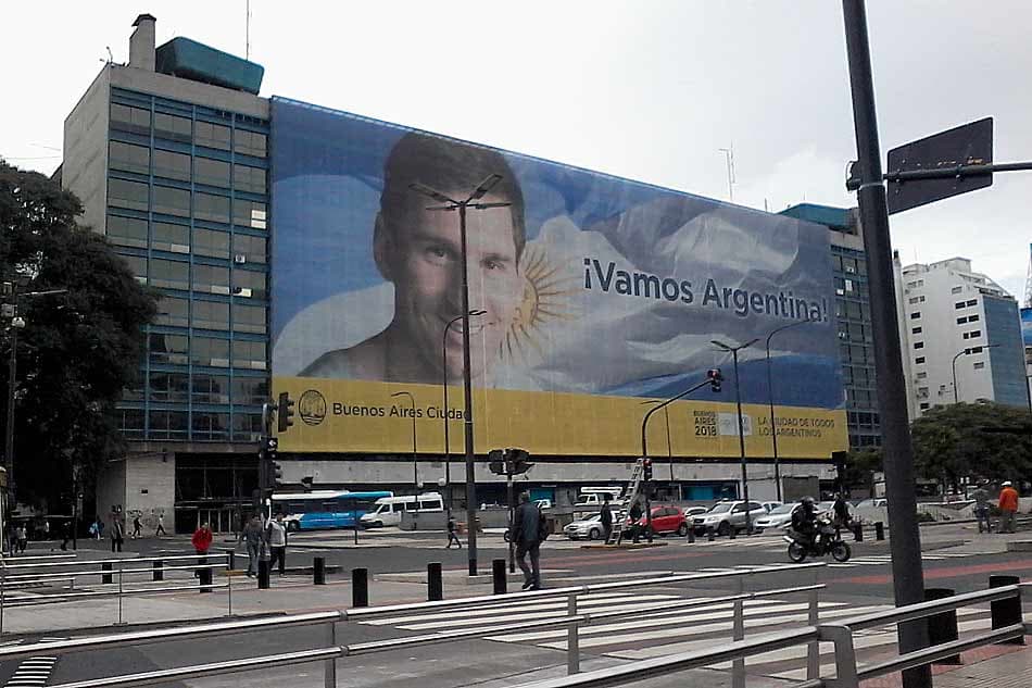 Banner Gigante do Messi (Foto: Raphael Martins)