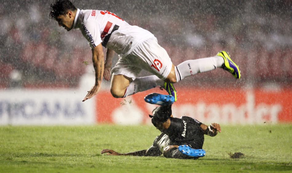 Ponte Preta surpreende e vence o São Paulo no jogo de ida (Foto: Eduardo Viana/ LANCE!Press)