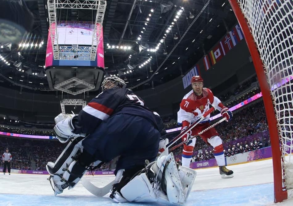 Eua x Russia - Hockey jogos de inverno em Sochi (Foto: Bruce Bennett/AFP)
