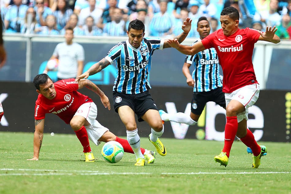 Dudu e Gilberto - Grêmio x Internacional (Foto: Lucas Uebel/Grêmio)