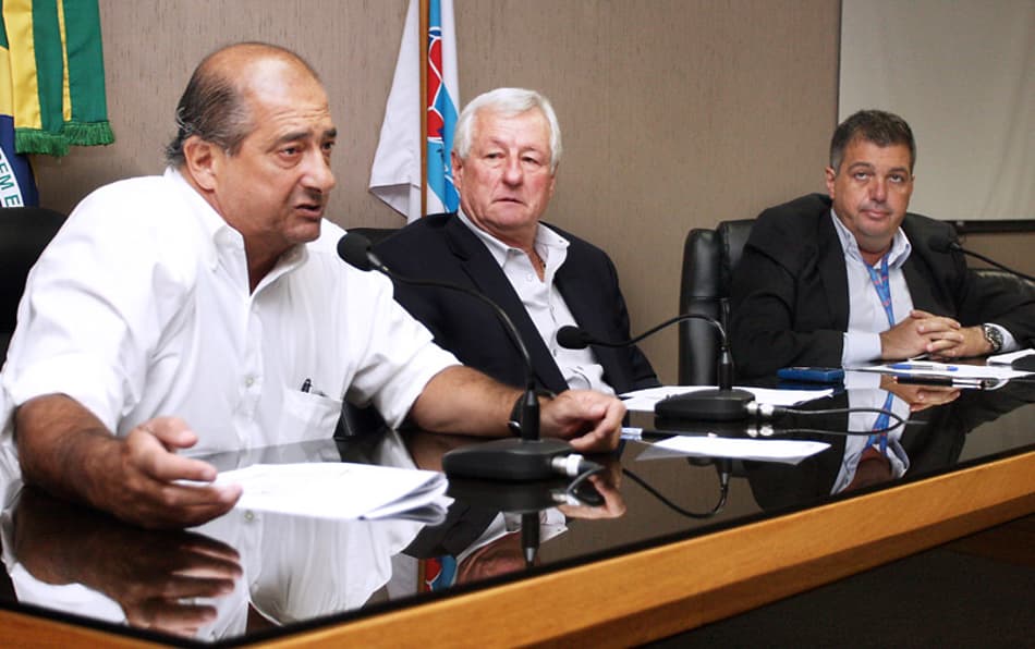 Sérgio Landau, José Luiz Martinelli e Marcelo Vianna - (Foto: Úrsula Nery/ Agência FERJ)