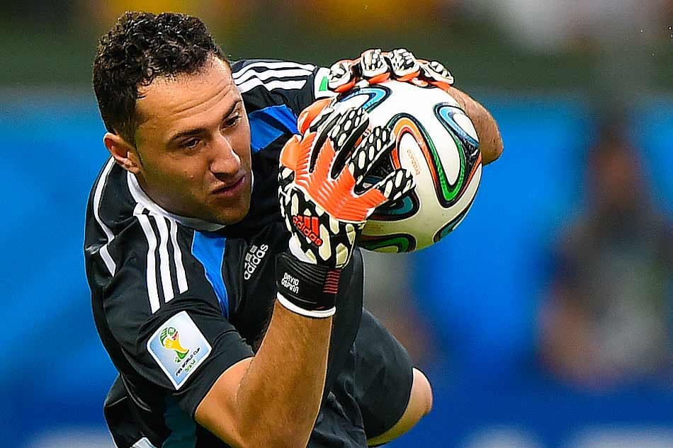 Sem espaço no Arsenal, Ospina estuda a possibilidade de voltar a jogar na América