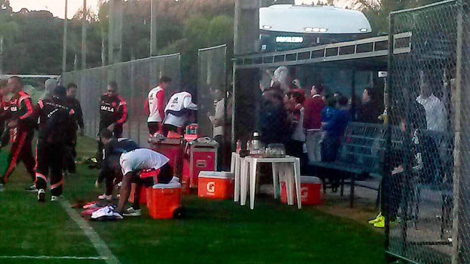 Treino do Flamengo no CT do Barcelos em Curitiba (Foto: David Nascimento )
