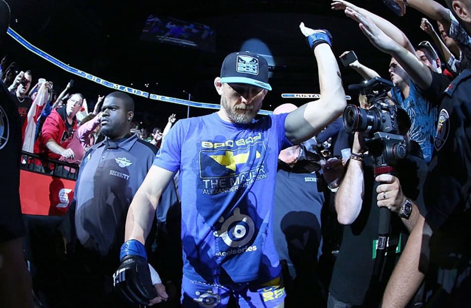 Gustafsson vive drama com lesão nas costas e não tem previsão de retorno