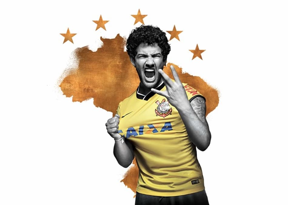 Nike lança camisas de clubes e faz alusão à da Seleção