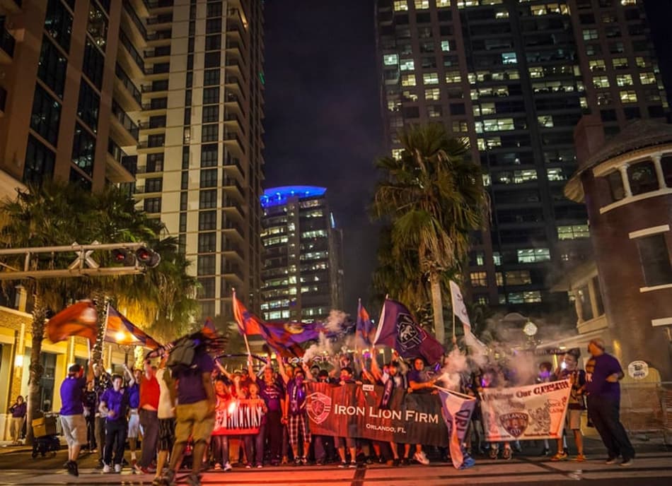 Torcida comemora entrada do orlando na MLS (Foto: Mark Thor / Divulgação)