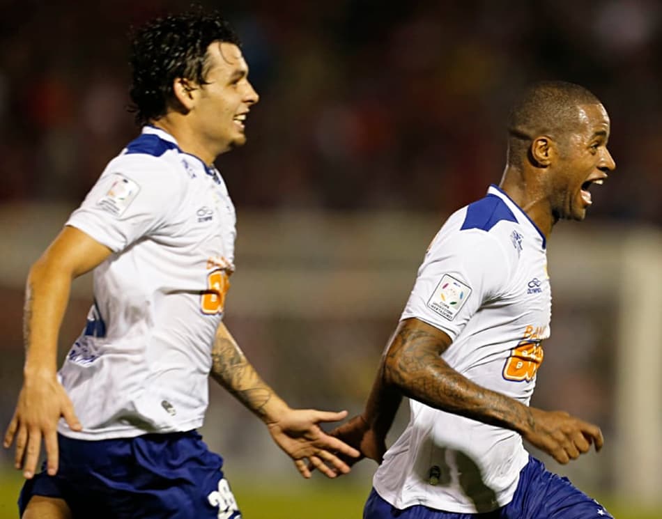 Cerro Porteño x Cruzeiro - Dedé (Foto: Jorge Adorno / Reuters)