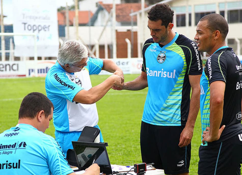 Jogadores sofrem em circuito físico do Grêmio (Foto: Lucas Uebel/Grêmio)
