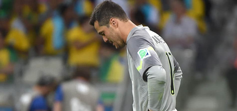Julio César vê 7 a 1 da Alemanha com sequelas eternas para ele