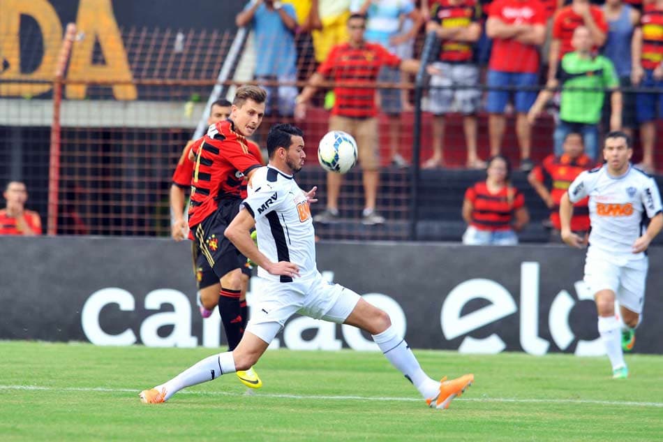 Régis volta aos treinos e pode ser novidade do Sport contra o São Paulo