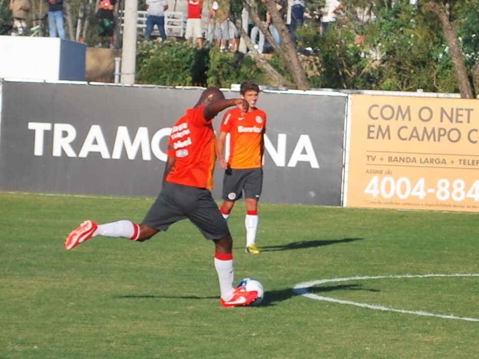 Kleber em treino do Inter (Foto: Eduardo Moura)