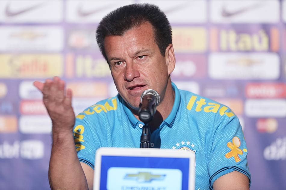 O treinador Dunga duarante sua coletiva em Miami (Foto: Bruno Domingos/Mowa Press)