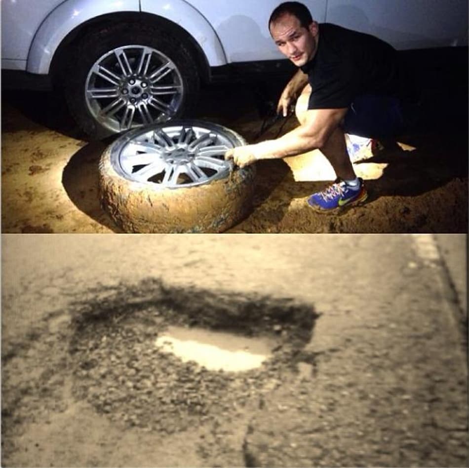 Junior Cigano trocando pneu de carro (FOTO: Reprodução)