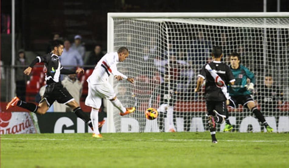 Vasco é o clube que mais sofreu gols de Luis Fabiano