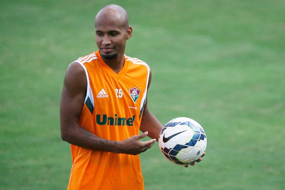 Após Fluminense ‘bater na trave’, lateral espera melhor sorte em 2016