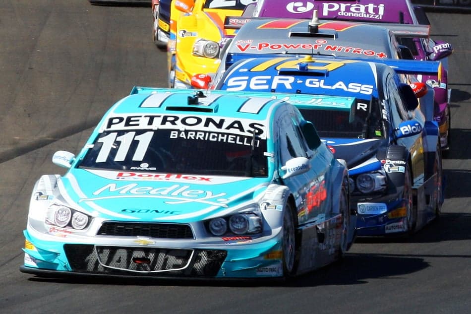 Barrichello lidera o pelotão (Foto: Vanderley Soares/MF2)