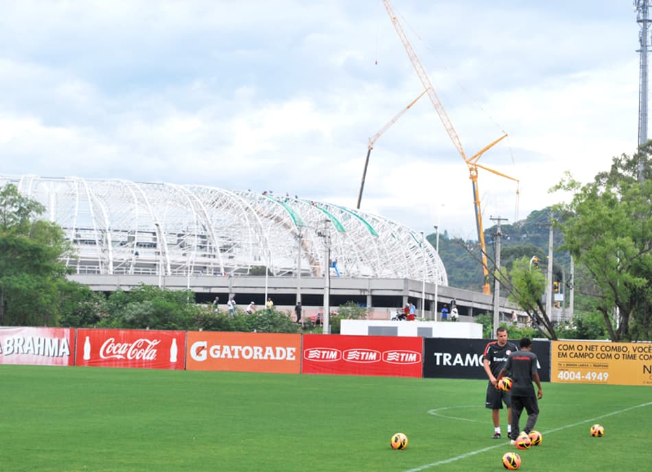 Alpinistas no Beira-Rio (foto: Eduardo Moura)