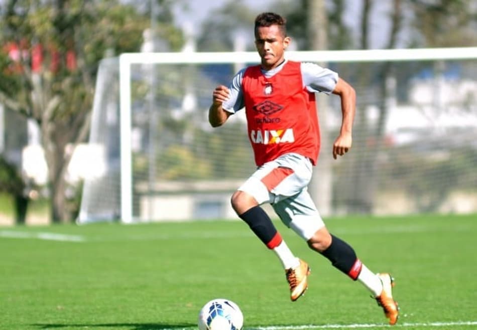 Sueliton - Atlético-PR (Foto: Gustavo Oliveira/Site Oficial)