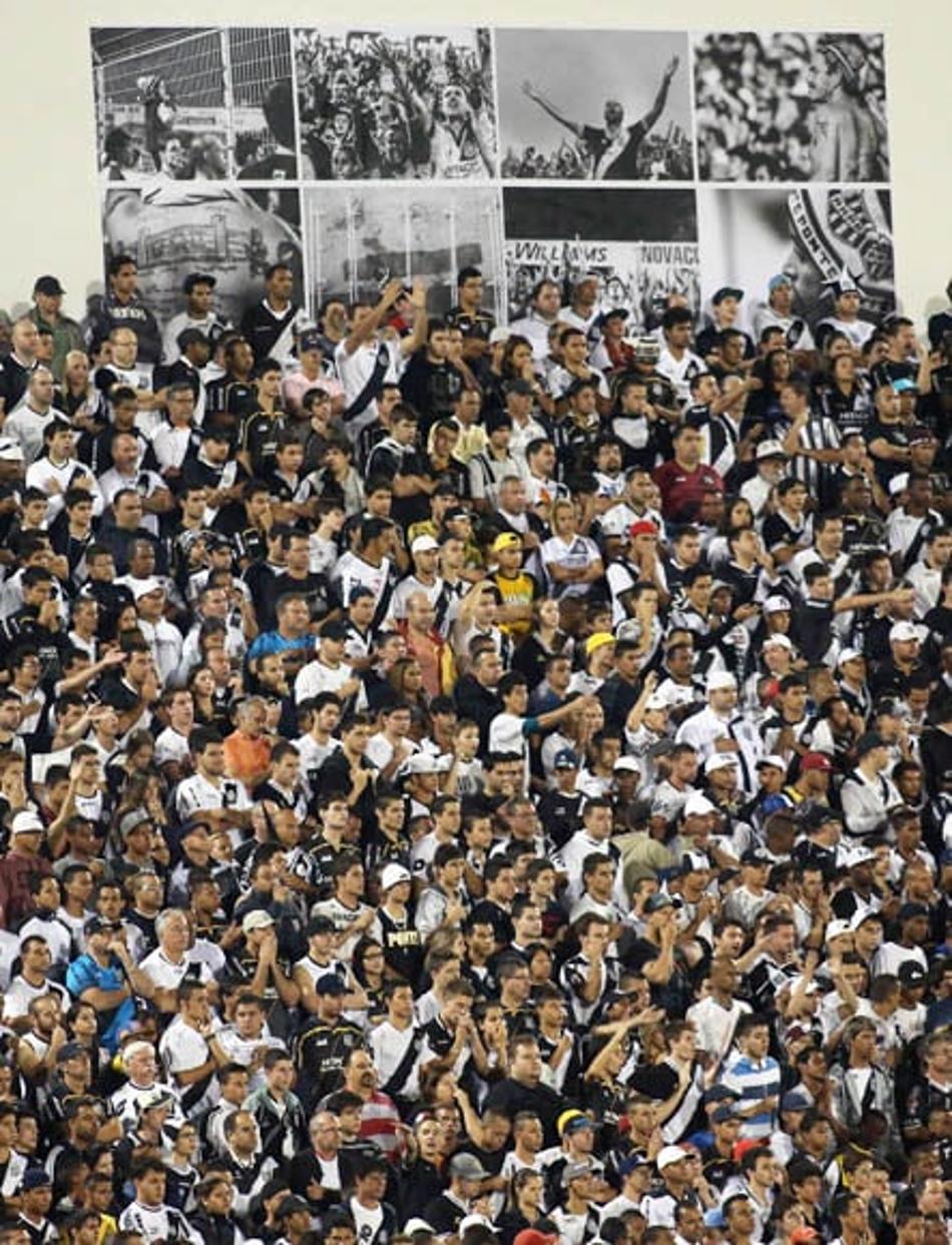 Ponte Preta x Velez (Foto: Ari Ferreira/ LANCE!Press)