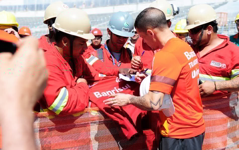 Visita do elenco do Internacional ao Beira-Rio (Foto: Alexandre Lops/Internacional)