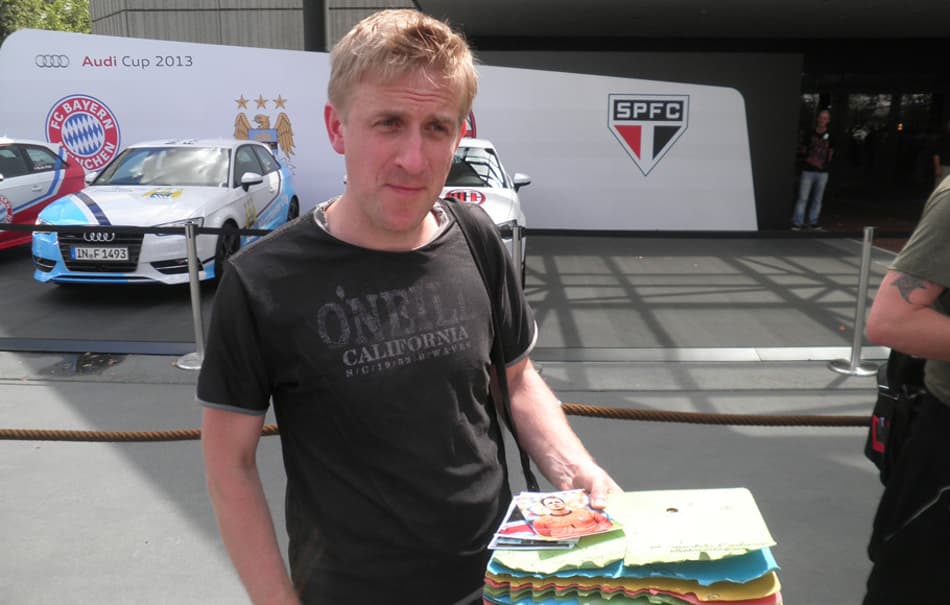 Kardec festeja gols, 'tira o chapéu' para Valdivia e recebe elogios de volta