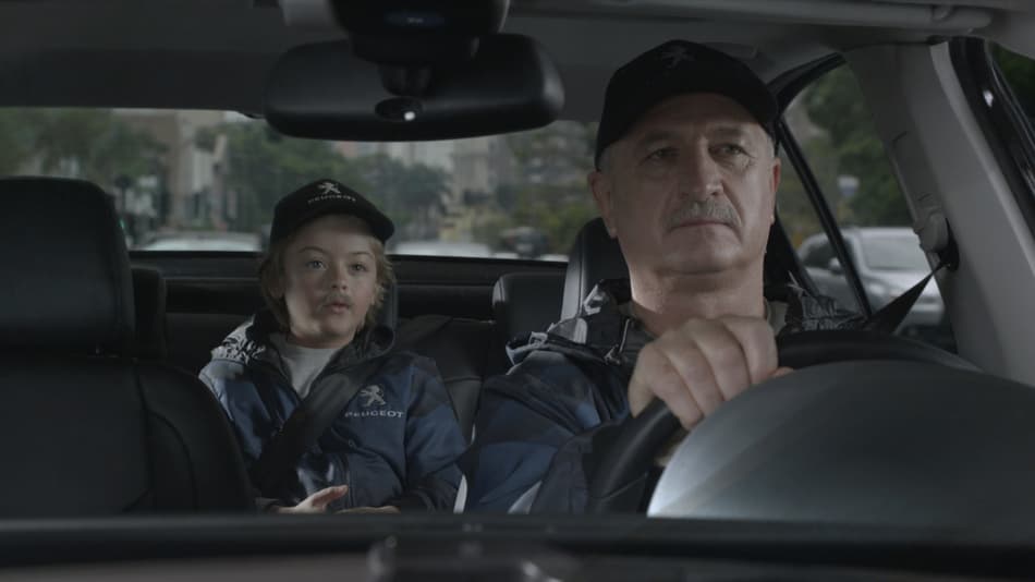 Felipão empresta sua imagem à Peugeot e vira estrela da montadora