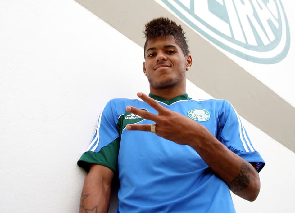 Após despontar, Leandro tem cinco meses para ficar na história do Verdão