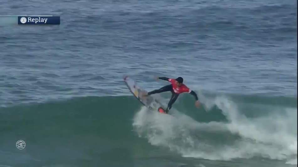 VÍDEO: Medina faz 'manobra de skate' na etapa de Portugal