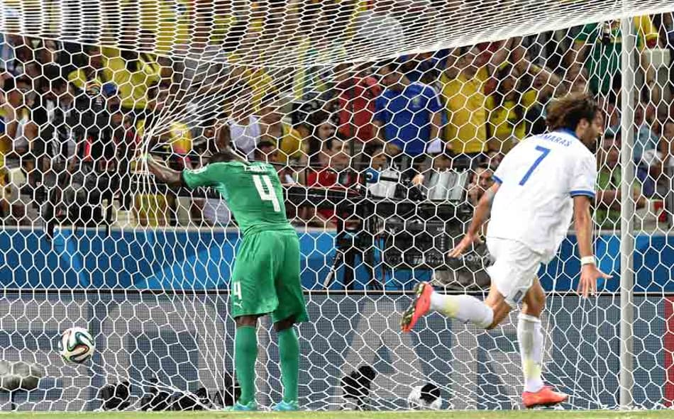 Grécia x Costa do Marfim (Foto: Issouf Sanogo/AFP)