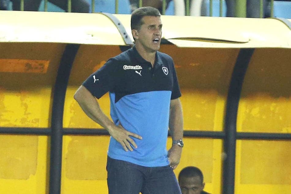 Botafogo reencontra Mancini e busca triunfo para aliviar pressão no elenco