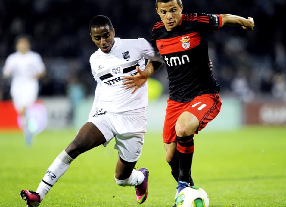 Vitória de Guimarães x Benfica - Ricardo Pereira e Rodrigo Lima (Foto: Miguel Riopa/AFP)