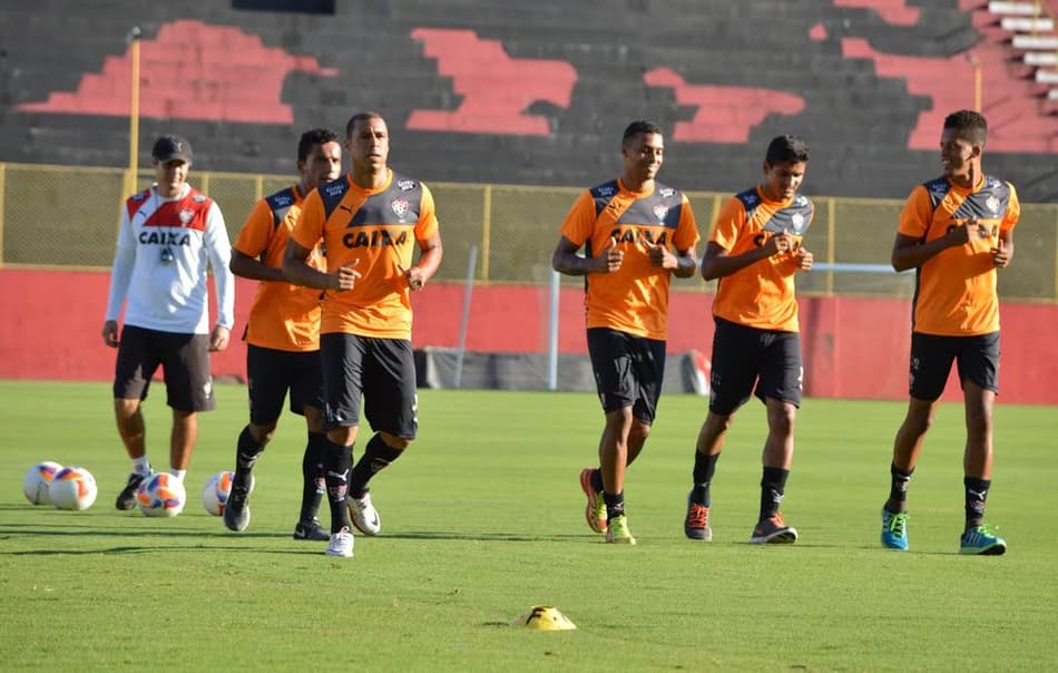 Jorge Wagner diz que objetivo do Vitória ainda é o título da Série B