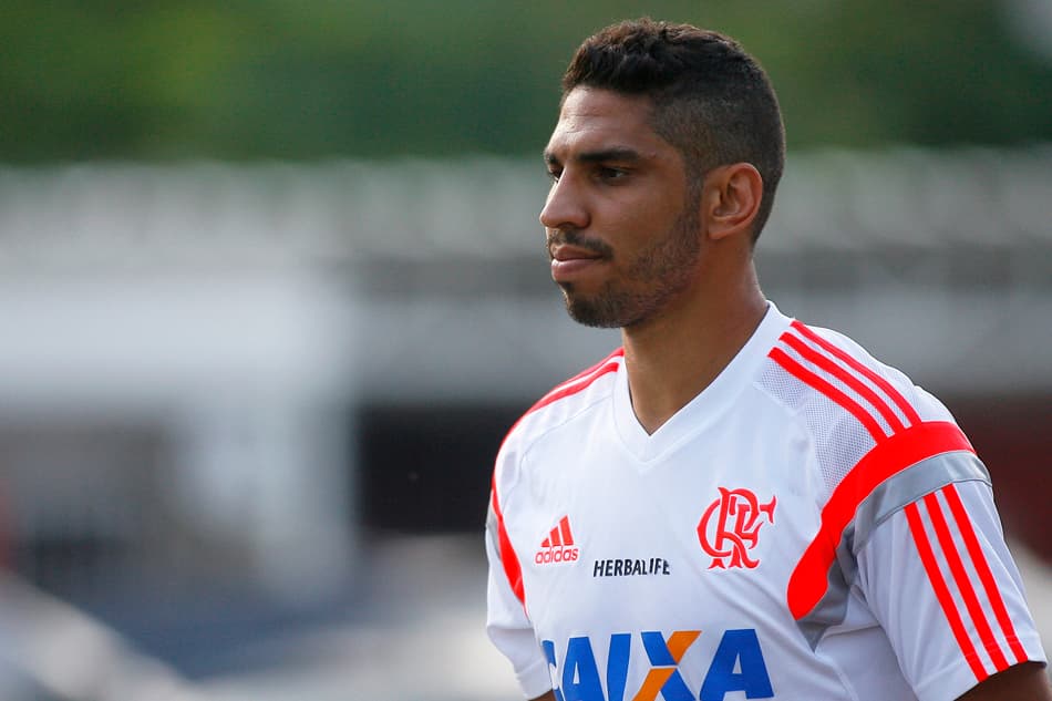 Wallace alega saúde prejudicada por entrega total ao Flamengo