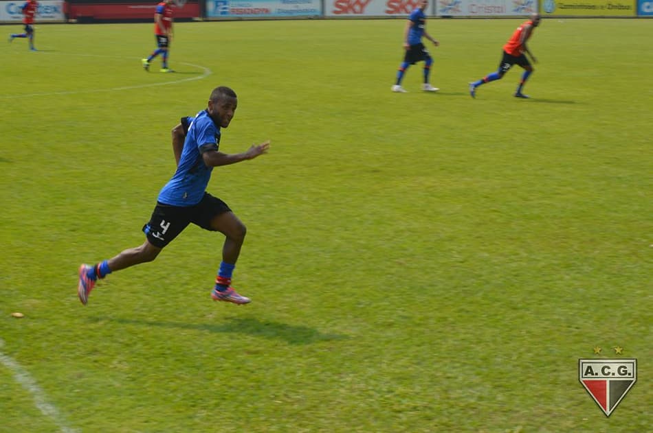 Willie pede foco total do Atlético-GO contra o Oeste para fugir da degola