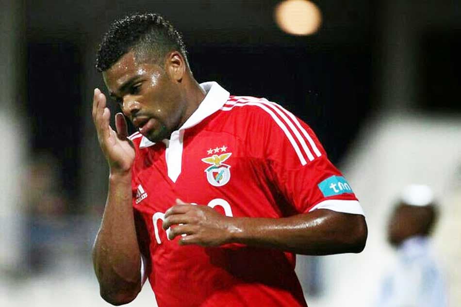 Michel com a camisa do Benfica (Foto: Divulgação)