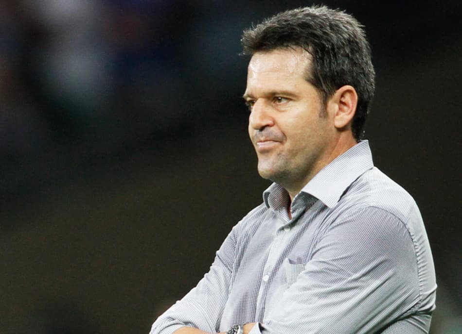 Argel Fucks enxerga boa exibição, mas lamenta falhas coletivas do Vitória