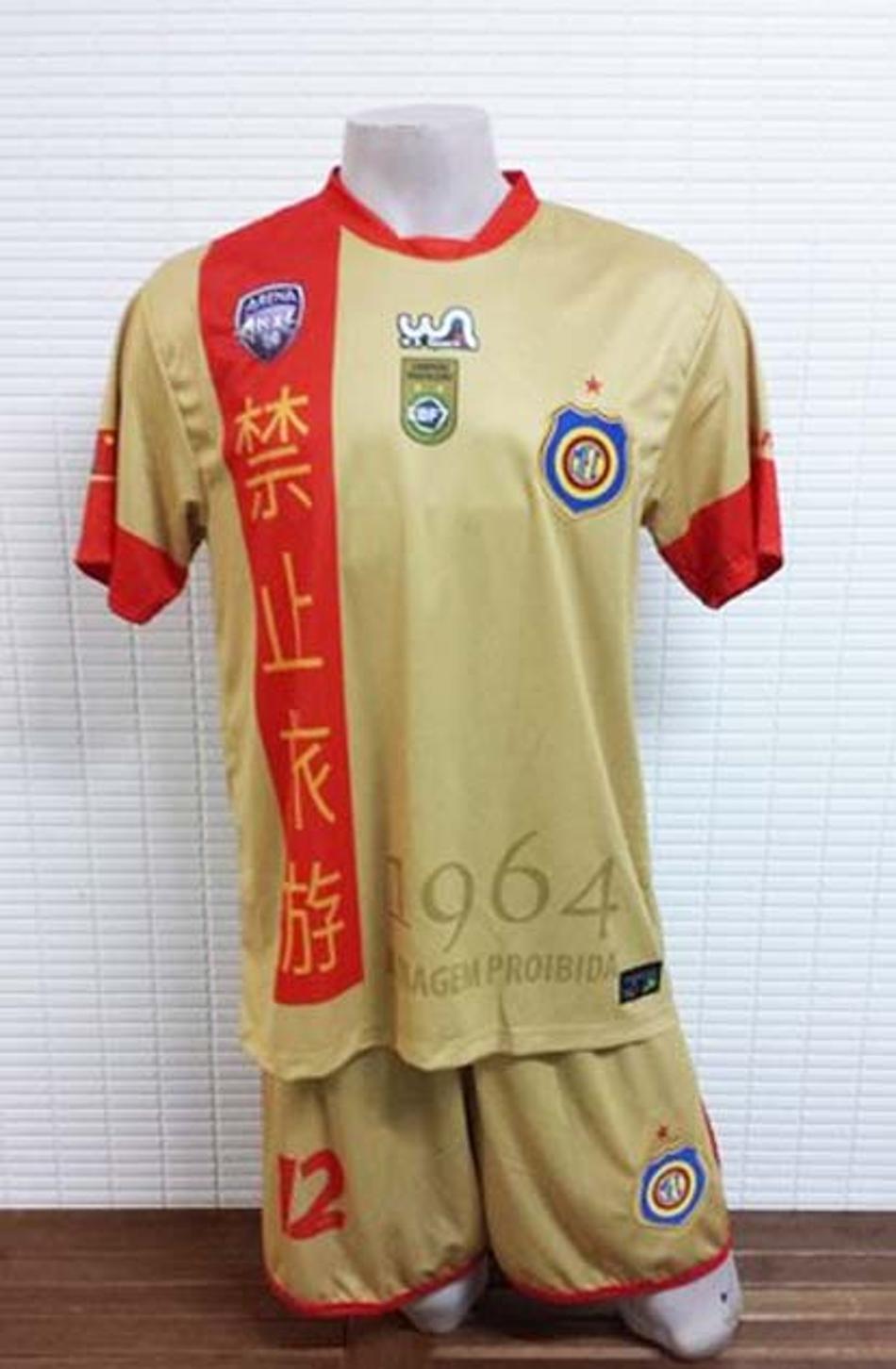 Madureira estreia camisa em alusão à viagem proibida à China comunista (Foto: Fabricio Salvador / Madureira Esporte Clube)