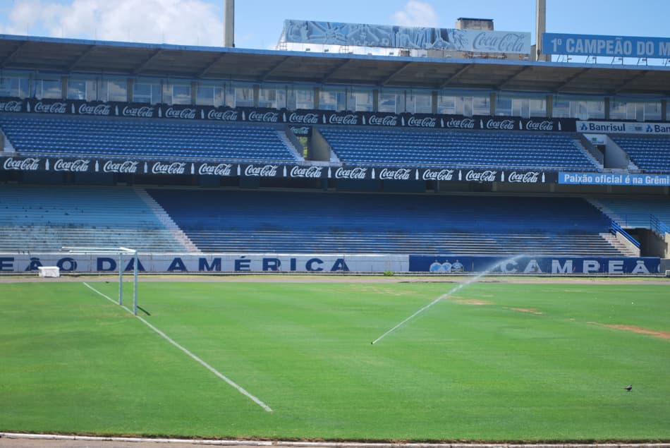 Gramado do Olímpico (Foto: Eduardo Moura)