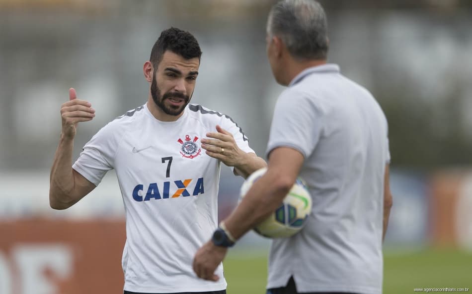 Bruno Henrique pode voltar ao Timão contra o Galo; laterais estão fora