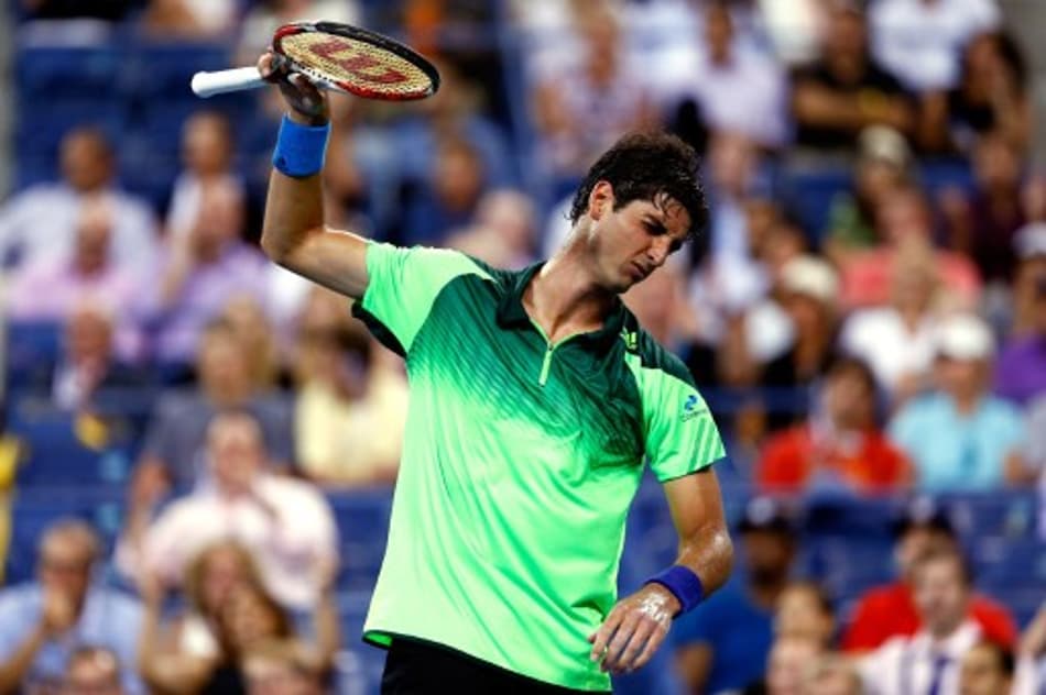 Bellucci é eliminado após batalha de 3h na estreia em Valência