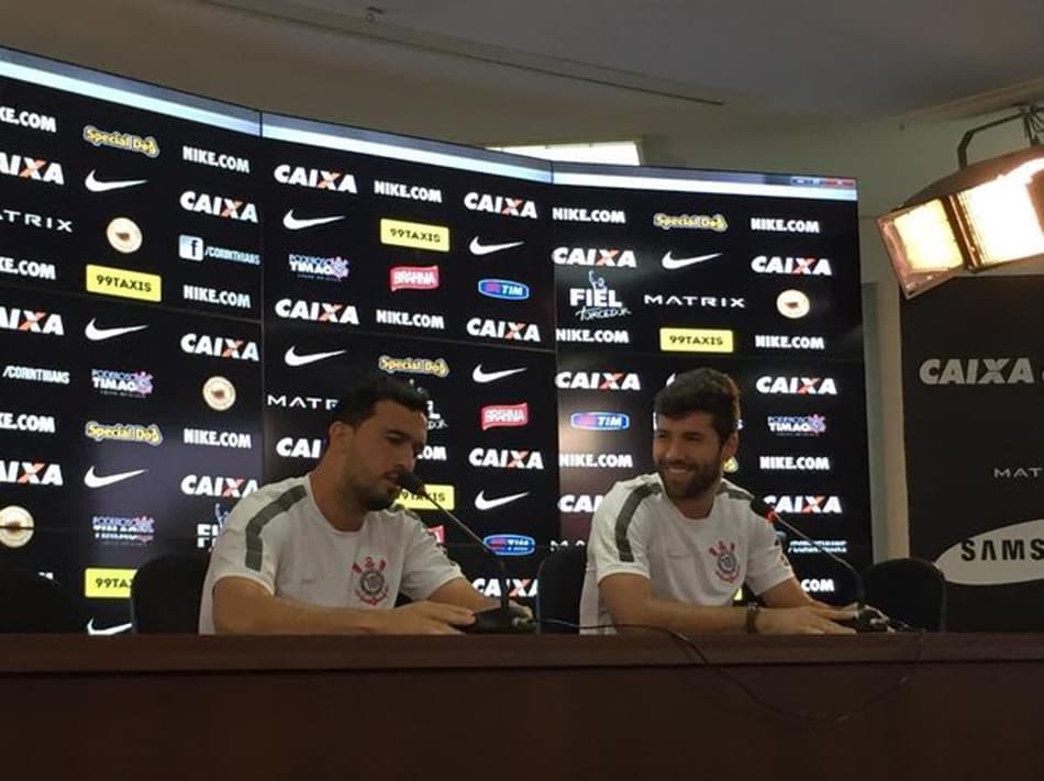 Estilo europeu do Timão e Tite estudioso encantam Felipe e Edilson