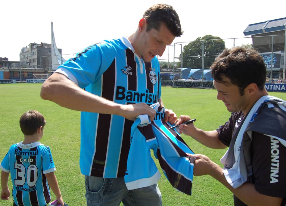 Roberto Minuzzi e Kleber, em treino do Grêmio (Foto: Rafael Antoniutti/TXT Assessoria)