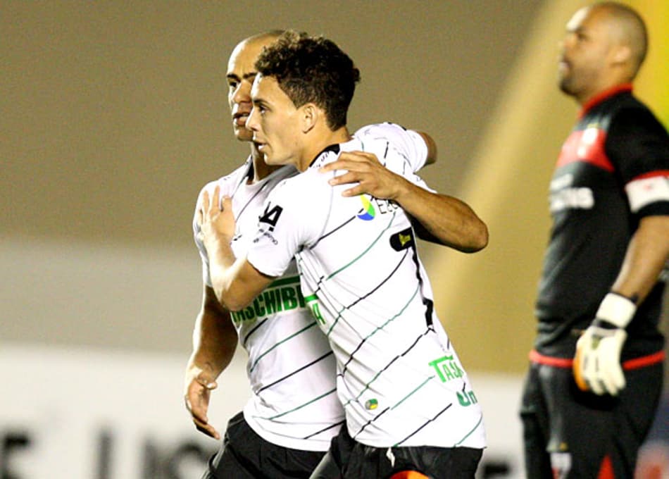 Elkeson tem chances de enfrentar o Grêmio