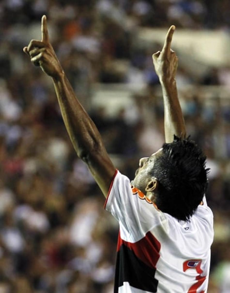 As imagens de Lanús 1 x 1 Flamengo (Foto: Enrique Marcarian/Reuters)