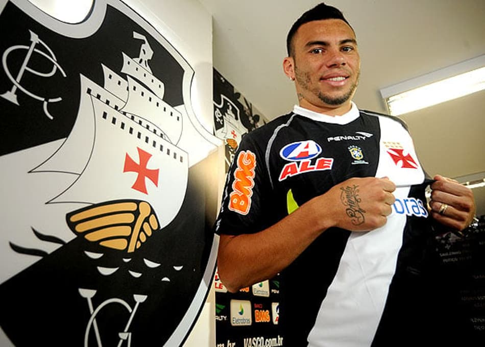 ‘Maloqueiro’, Cristian pede ajuda à Fiel para voltar ao Timão