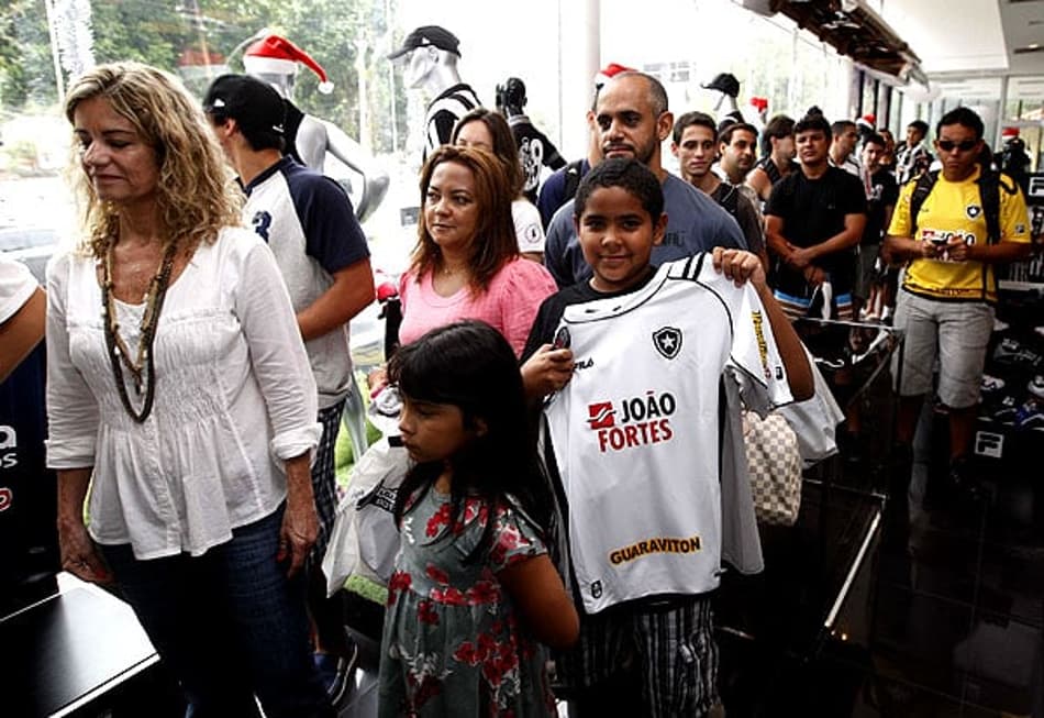 Réplica da taça no Pacaembu foi vetada pela CBF, dizem membros da FPF