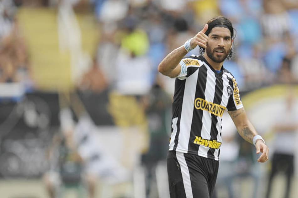 Botafogo x Friburguense - Loco Abreu (Foto: Alexandre Loureiro)