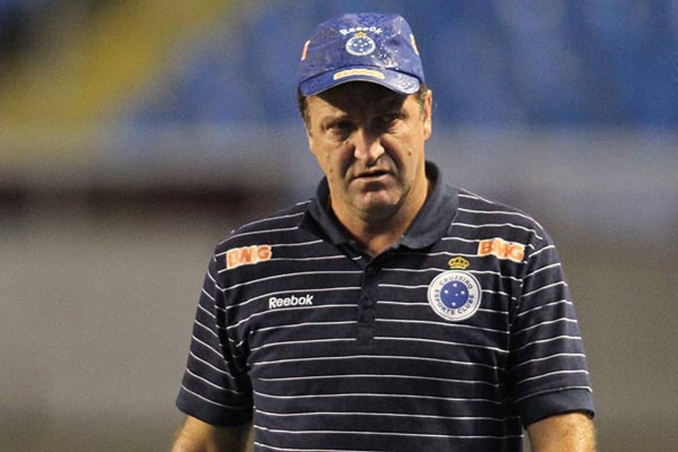 Cuca cogita parada na carreira e São Paulo se complica por novo técnico
