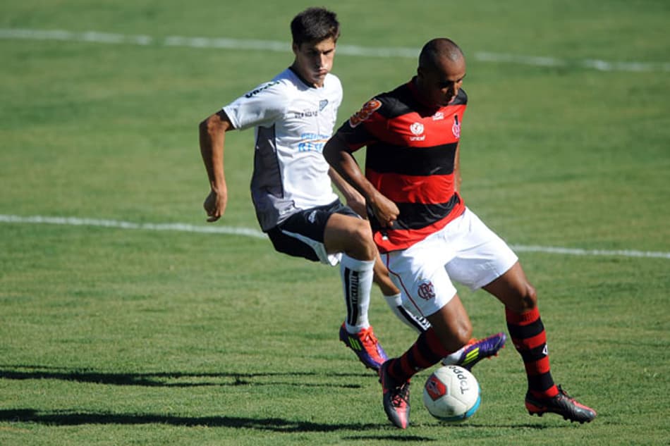 Meia do Cruzeiro quer se firmar em 2012